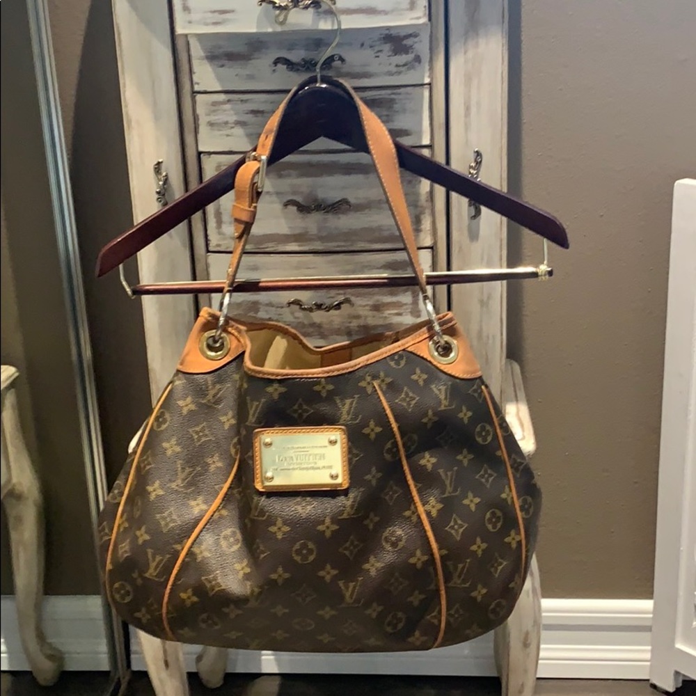Authentic Louis Vuitton Galliera pm handbag .